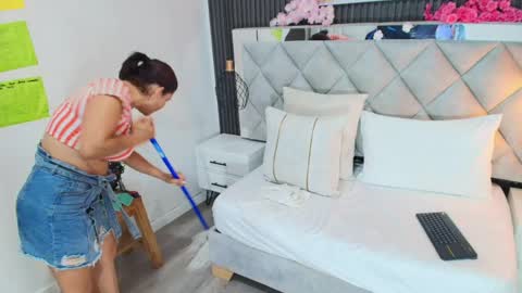 slut_milf_ online show from April 2026 08:43:01 AM