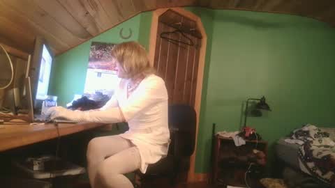 slutjennifertransxx online show from October 2025 02:20:01 AM