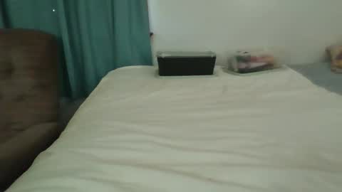 Snapshot of sluttamer72 chatting on April 2026 01:53:01 PM Jade and Thomas online show from April 2026 01:53:01 PM