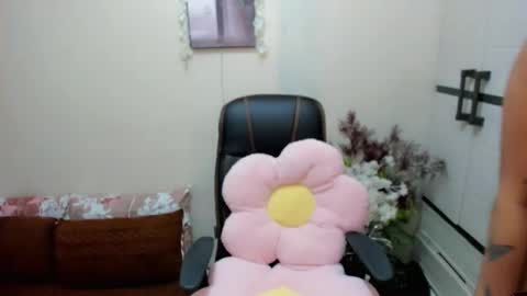 Snapshot of slutty_shanin chatting on October 2025 01:39:01 AM SHANIN online show from October 2025 01:39:01 AM