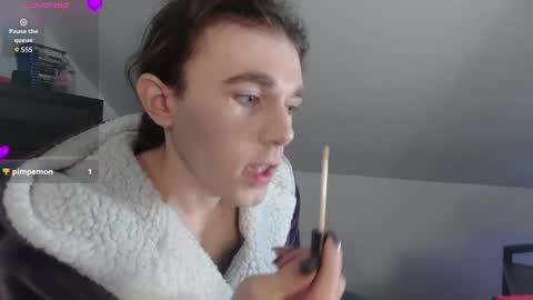 Natsu online show from November 2025 06:18:02 PM