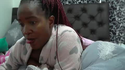 Snapshot of sluttylaura18 chatting on February 2025 07:37:01 AM sluttylaura18 online show from February 2025 07:37:01 AM