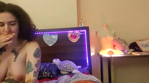 Snapshot of sluttysuzie17 chatting on May 2026 02:14:02 PM SluttySuzie17 online show from May 2026 02:14:02 PM