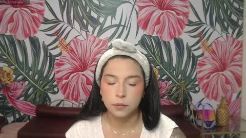 Snapshot of small__naughty chatting on April 2026 01:01:01 PM Mariana Torres online show from April 2026 01:01:01 PM