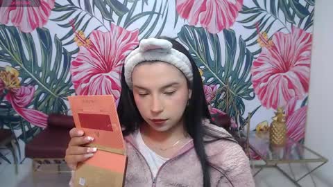 Snapshot of small__naughty chatting on April 2026 01:14:01 PM Mariana Torres online show from April 2026 01:14:01 PM