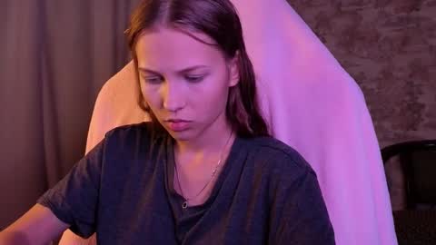 Snapshot of small_emma0 chatting on September 2025 04:18:02 PM Emma online show from September 2025 04:18:02 PM