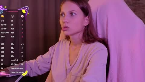 Snapshot of small_emma0 chatting on October 2025 05:43:02 PM Emma online show from October 2025 05:43:02 PM