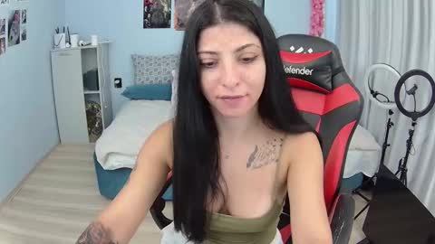 small_horny_girl online show from October 2025 07:29:01 AM