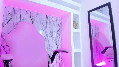 Small Hot19 online show from September 2025 09:42:02 AM