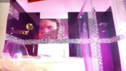 Small Hot19 online show from December 2025 07:05:01 AM