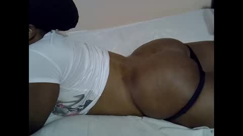 Snapshot of smart_lilly chatting on December 2025 06:48:01 PM smart_lilly online show from December 2025 06:48:01 PM