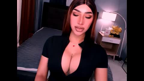 Snapshot of smasherqueen chatting on April 2026 08:23:01 AM smasherqueen online show from April 2026 08:23:01 AM
