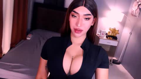 Snapshot of smasherqueen chatting on April 2026 01:05:02 PM smasherqueen online show from April 2026 01:05:02 PM