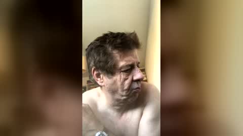 Snapshot of smelycat3046 chatting on April 2026 05:21:02 PM smelycat3046 online show from April 2026 05:21:02 PM