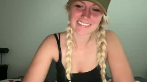 Snapshot of smexxii93 chatting on September 2025 03:39:01 PM smexxii93 online show from September 2025 03:39:01 PM