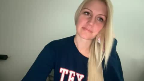 smexxii93 online show from November 2025 06:20:01 PM