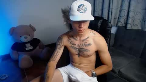 smileexander online show from November 2025 04:12:01 AM