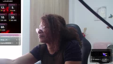 Snapshot of smilet_milf chatting on February 2025 06:34:02 PM Smileth online show from February 2025 06:34:02 PM