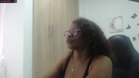 Snapshot of smilet_milf chatting on February 2025 12:02:02 PM Smileth online show from February 2025 12:02:02 PM