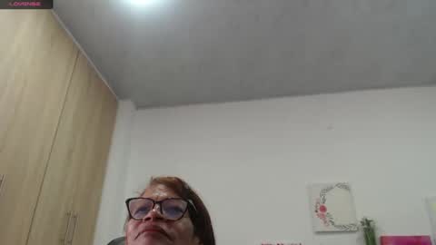 Snapshot of smilet_milf chatting on November 2025 01:22:01 PM Smileth online show from November 2025 01:22:01 PM