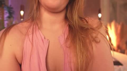 Snapshot of smiley_mia_ chatting on March 2026 05:33:02 AM Mia online show from March 2026 05:33:02 AM