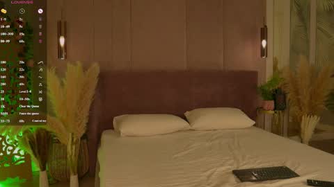 Snapshot of smiley_mia_ chatting on April 2026 05:25:01 AM Mia online show from April 2026 05:25:01 AM