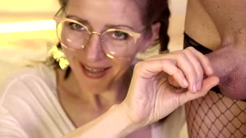 Snapshot of smilinglove chatting on April 2026 01:58:02 PM Tati San online show from April 2026 01:58:02 PM