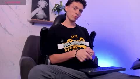 Snapshot of smitgrey chatting on February 2025 11:45:01 PM SMIT online show from February 2025 11:45:01 PM