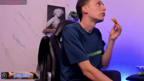 Snapshot of smitgrey chatting on March 2025 01:11:01 AM SMIT online show from March 2025 01:11:01 AM