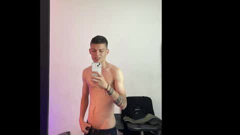 Snapshot of smitgrey chatting on September 2025 04:05:01 AM SMIT online show from September 2025 04:05:01 AM