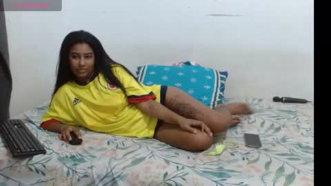 Snapshot of smith_and_mia chatting on July 2026 02:43:02 PM Smith y Mia online show from July 2026 02:43:02 PM