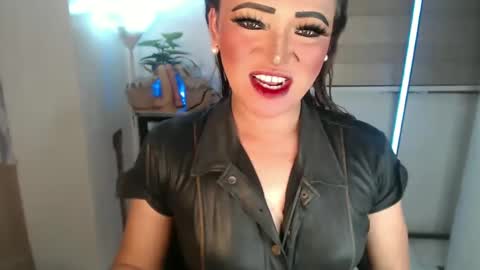 Snapshot of smokeprincess chatting on February 2025 04:56:02 PM Amanda online show from February 2025 04:56:02 PM