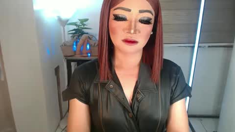 Snapshot of smokeprincess chatting on February 2025 01:06:01 PM Amanda online show from February 2025 01:06:01 PM