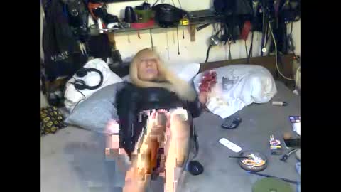 Snapshot of smokeslut365 chatting on December 2024 01:11:01 AM smokeslut365 online show from December 2024 01:11:01 AM