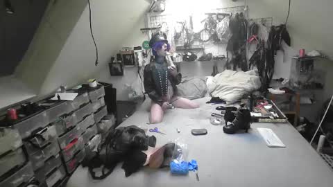 Snapshot of smokeslut365 chatting on February 2025 10:06:02 PM smokeslut365 online show from February 2025 10:06:02 PM