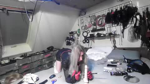 Snapshot of smokeslut365 chatting on March 2025 07:06:02 PM smokeslut365 online show from March 2025 07:06:02 PM