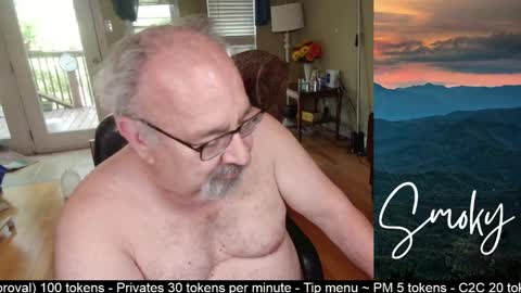 Snapshot of smokymountanman chatting on May 2026 07:34:02 PM smokymountanman online show from May 2026 07:34:02 PM