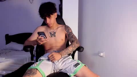 Snapshot of snakebutterfly chatting on January 2025 05:26:01 PM snakebutterfly online show from January 2025 05:26:01 PM