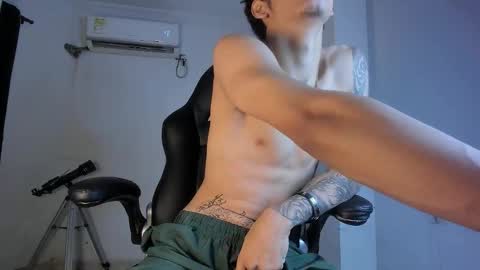 Snapshot of snakebutterfly chatting on September 2025 08:27:01 AM snakebutterfly online show from September 2025 08:27:01 AM