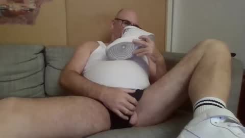 sneakerboy18 online show from September 2025 06:11:02 PM