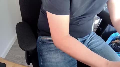 Sneakybill online show from September 2025 06:04:02 AM