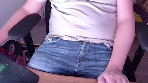 Sneakybill online show from November 2025 09:25:02 PM