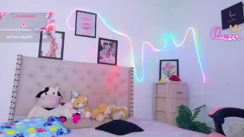 Snapshot of sneakyy_fantasy chatting on April 2026 10:43:01 PM Hellen online show from April 2026 10:43:01 PM
