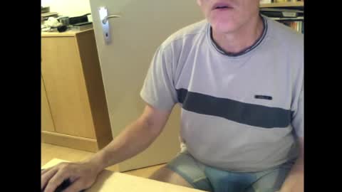 sneaxfreund online show from May 2026 11:44:01 PM