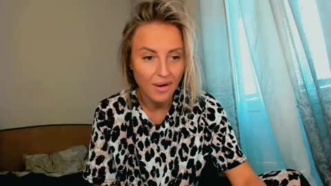 Snapshot of snezanablond chatting on April 2026 11:52:02 AM Sneja online show from April 2026 11:52:02 AM