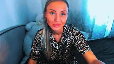 Snapshot of snezanablond chatting on April 2026 12:10:01 PM Sneja online show from April 2026 12:10:01 PM