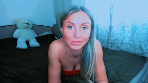 Snapshot of snezanablond chatting on April 2026 02:21:01 PM Sneja online show from April 2026 02:21:01 PM