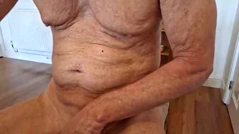 Snapshot of snooty05 chatting on September 2025 12:38:01 PM Snooty online show from September 2025 12:38:01 PM