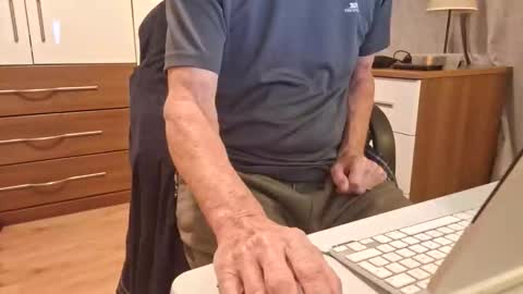 Snapshot of snooty05 chatting on October 2025 06:16:02 PM Snooty online show from October 2025 06:16:02 PM