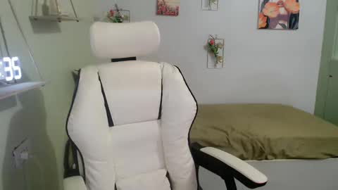 Snapshot of snow_2000 chatting on December 2024 08:28:02 AM snow_2000 online show from December 2024 08:28:02 AM